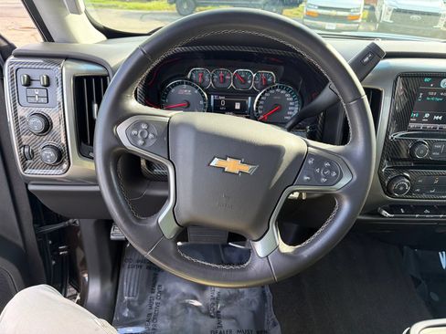 Used 2018 Chevrolet Silverado 1500 LT w/ LT Convenience Package AWD/4WD image 17