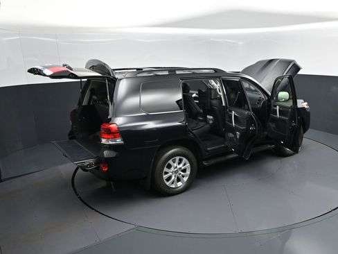 Used 2016 Toyota Land Cruiser image 52