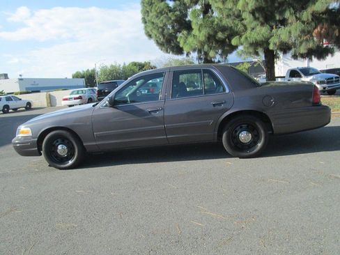 Used 2010 Ford Crown Victoria Police Interceptor image 3