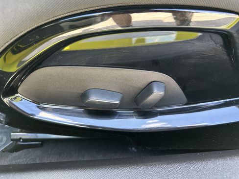 Used 2023 Chevrolet Corvette Stingray Convertible w/ Z51 Performance Package image 14