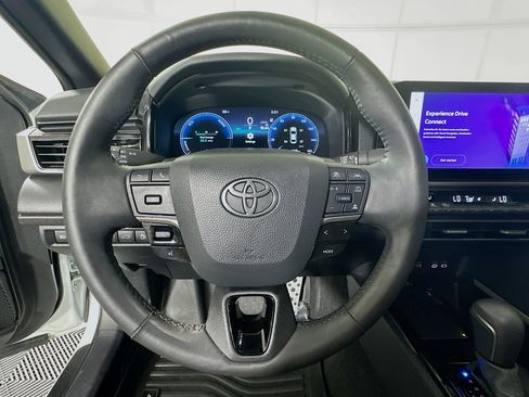 Used 2025 Toyota Camry XSE FWD image 15