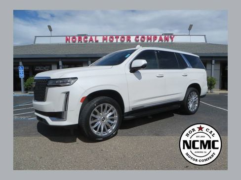 Used 2023 Cadillac Escalade Premium Luxury AWD/4WD image 1