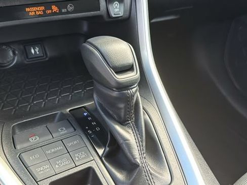 Certified 2019 Toyota RAV4 LE AWD/4WD image 17
