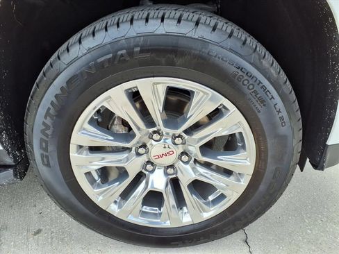 Used 2025 GMC Yukon XL Denali AWD/4WD image 7