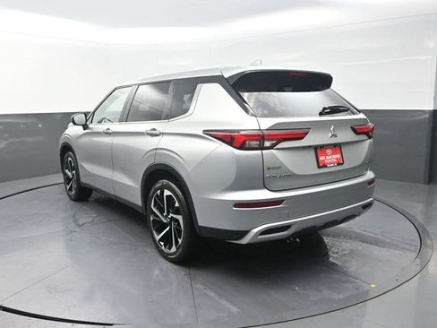 Used 2024 Mitsubishi Outlander SE AWD/4WD image 6