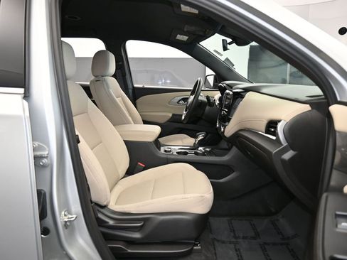 Used 2022 Chevrolet Traverse LS image 36