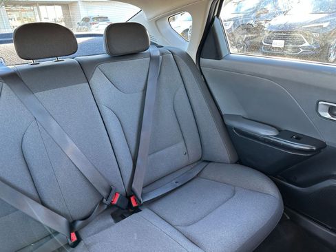 Used 2025 Kia K4 LXS image 38