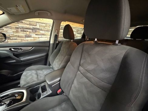 Used 2016 Nissan Rogue SV w/ SV Premium Package image 12