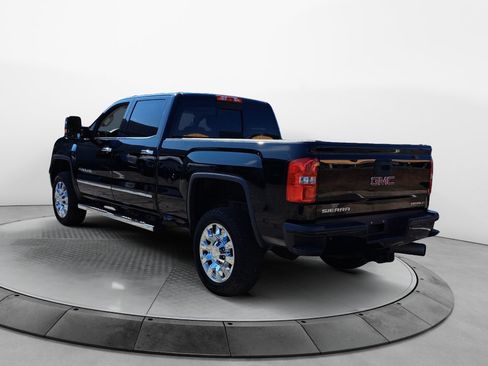 Used 2018 GMC Sierra 2500 Denali w/ Duramax Plus Package AWD/4WD image 5