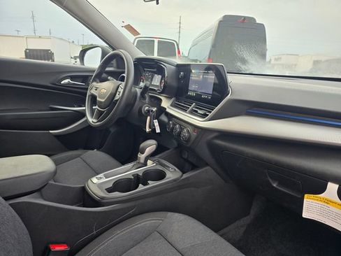 Used 2024 Chevrolet Trax LS w/ Driver Confidence Package FWD image 17