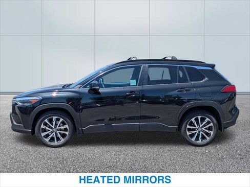 Used 2022 Toyota Corolla Cross XLE w/ Convenience Package AWD/4WD image 10