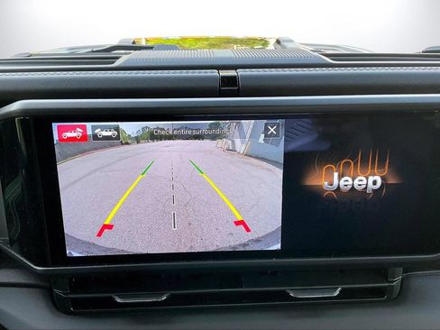 Certified 2025 Jeep Wrangler Unlimited Rubicon w/ Safety Group AWD/4WD image 15