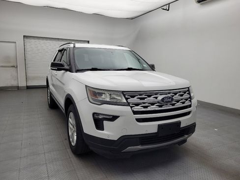Used 2018 Ford Explorer XLT w/ Equipment Group 202A AWD/4WD image 14