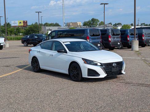 Used 2024 Nissan Altima 2.5 S FWD image 9