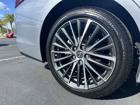 Used 2025 Lexus ES 350 w/ Premium Package image 31