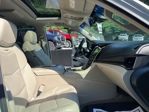 Used 2018 Cadillac Escalade ESV Premium Luxury AWD/4WD image 27