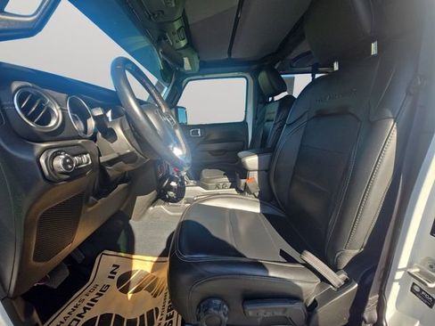 Used 2022 Jeep Gladiator Overland w/ Cold Weather Group image 6