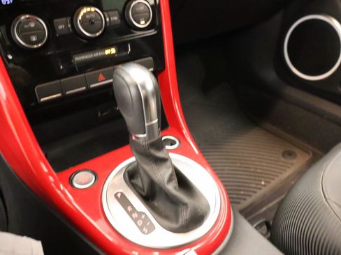 Used 2019 Volkswagen Beetle 2.0T SE FWD image 9