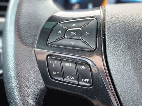 Used 2017 Ford Explorer XLT FWD image 16