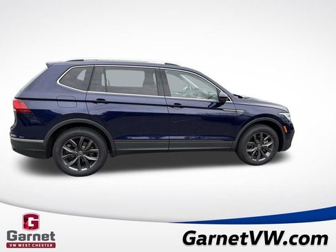 Used 2023 Volkswagen Tiguan SE w/ Panoramic Sunroof Package image 6