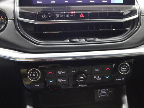 Used 2022 Jeep Compass Limited w/ (RED) Package image 22