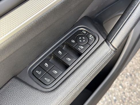 Used 2024 Porsche Cayenne AWD/4WD image 23