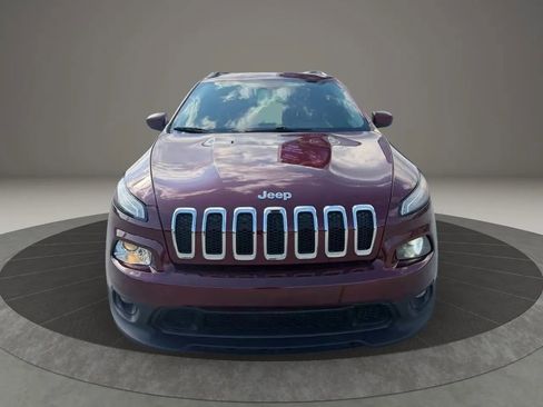 Used 2018 Jeep Cherokee Latitude FWD image 2