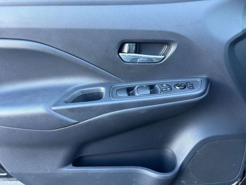Used 2025 Nissan Versa SV FWD image 18