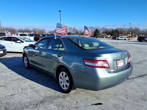 Used 2011 Toyota Camry LE image 4