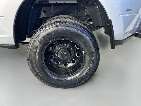New 2026 RAM 3500 Laramie AWD/4WD image 17