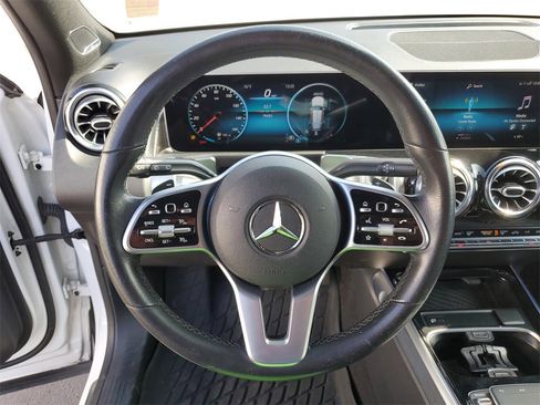Used 2021 Mercedes-Benz GLB 250 4MATIC image 24