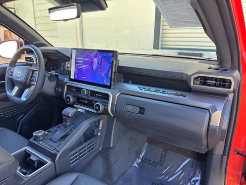 Used 2024 Toyota Tacoma TRD Off-Road w/ TRD Off Road Premium Package AWD/4WD image 15