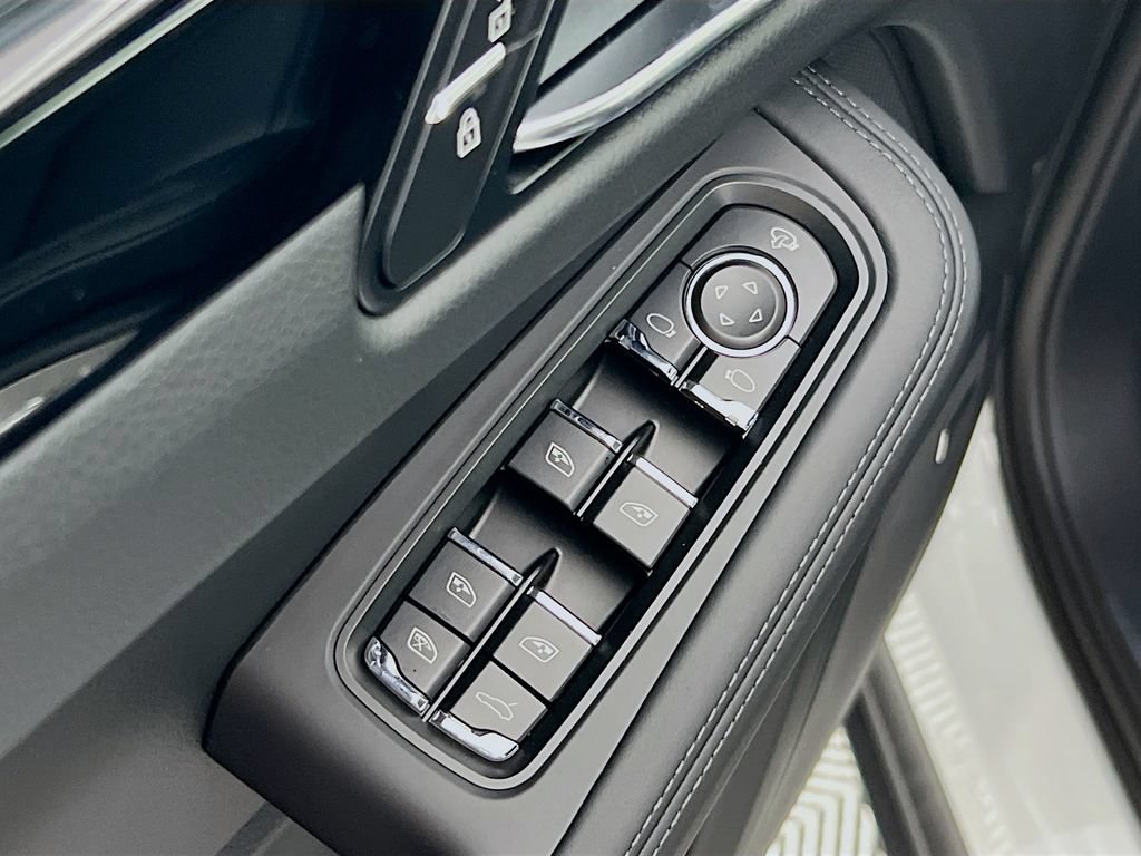Certified 2026 Porsche Macan AWD/4WD image 20