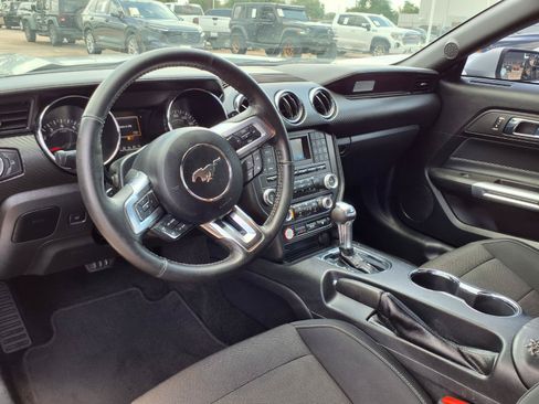 Used 2017 Ford Mustang Coupe RWD image 5