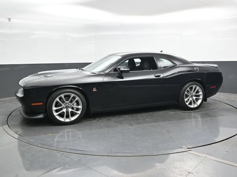 Used 2022 Dodge Challenger R/T Scat Pack RWD image 9
