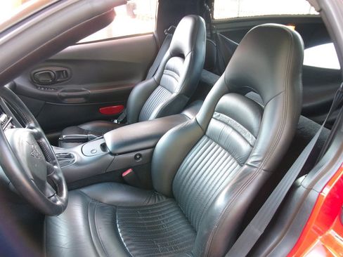 Used 1999 Chevrolet Corvette Coupe w/ Roof Pkg RWD image 11