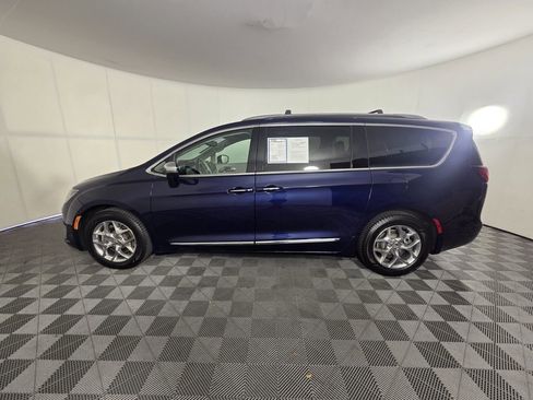 Certified 2018 Chrysler Pacifica Limited w/ Advanced Safetytec Group image 8