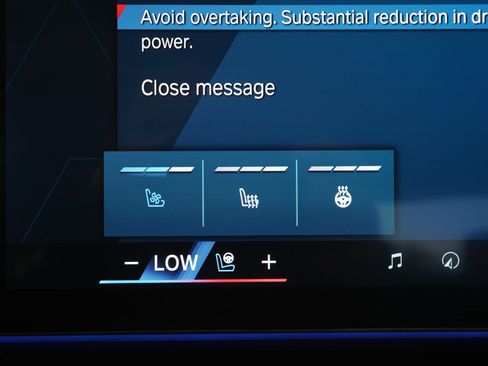 Used 2025 BMW M5 w/ Carbon Package image 26