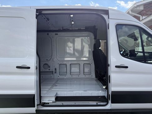 New 2026 Ford Transit 250 148 Medium Roof RWD image 18