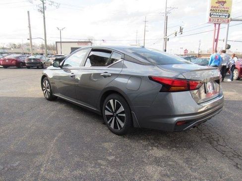 Used 2022 Nissan Altima 2.5 SV w/ SV Premium Package image 5