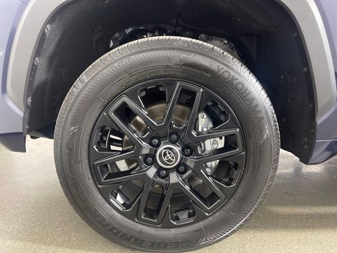 Used 2024 Toyota Tundra Limited image 10