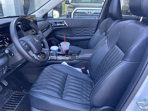 Used 2025 Mitsubishi Outlander SEL image 6