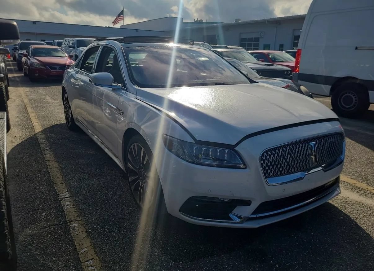 Used 2017 Lincoln Continental Reserve w/ Luxury Package AWD/4WD image 5