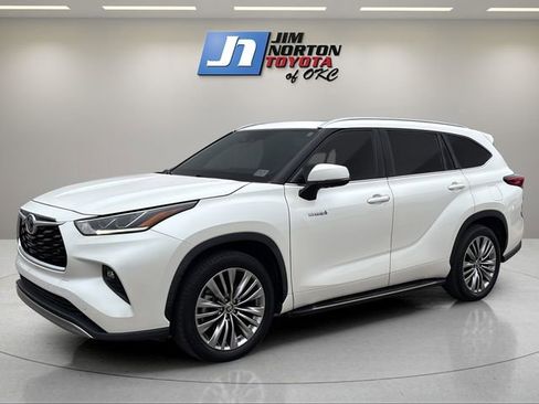 Used 2020 Toyota Highlander Platinum FWD image 1