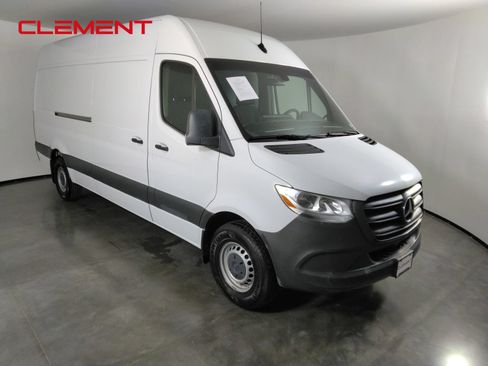 Used 2023 Mercedes-Benz Sprinter 2500 image 3