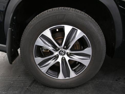 Certified 2023 Toyota Highlander XLE image 34