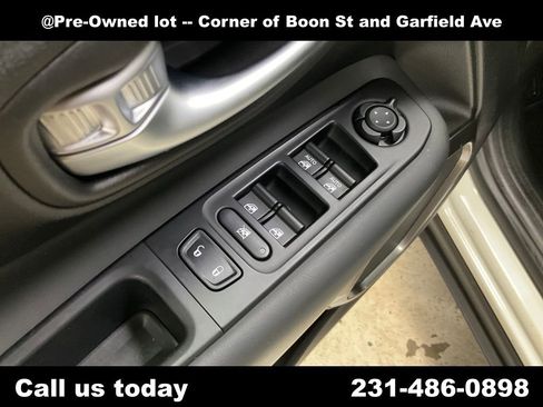 Used 2020 Jeep Renegade Limited image 15