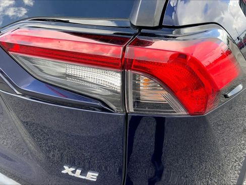 Used 2021 Toyota RAV4 XLE Premium image 30