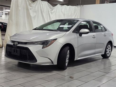Used 2022 Toyota Corolla LE image 9
