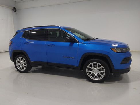 Used 2023 Jeep Compass Latitude AWD/4WD image 11